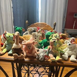 Vintage collectible TY beanie baby lot. NEW with original tags. Case kept.